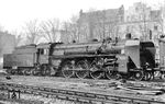 19 012 vor einer Messfahrt in der Versuchs- und Entwicklungstelle der Maschinenwirtschaft (VES-M) Halle (Saale). Seit 11.01.1958 beim Bw Halle (Saale) P beheimatet, stand sie bis zur Abstellung am 30.03.1959 als Bremslok der VES-M zur Verfügung. Dafür wurde sie mit der Riggenbach-Gegendruckbremse ausgerüstet.  (25.04.1958) <i>Foto: Gerhard Illner</i>