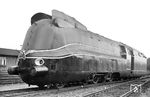 Ab 8. Juli 1941 gelangte 19 1001 zum Versuchsamt für Lokomotiven und Triebwagen (LVA) Berlin-Grunewald (Foto), wo sie bis Oktober 1942 umfangreichen Probefahrten unterzogen wurde. Nach 1945 wurde die Versuchslok mit Einzelachsantrieben wegen ihrer innovativen Technik in die USA verschifft, dort allerdings 1952 verschrottet. (07.1941) <i>Foto: RVM-Filmstelle Berlin (Maey)</i>