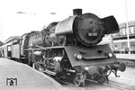 22 001 - einzige 22er ohne Mischvorwärmer - vor D 44 in Halle (Saale) Hbf. (1967) <i>Foto: Dieter Wünschmann</i>
