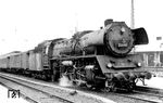 22 045 (Bw Erfurt P) hat in Bebra den D 1097 nach Dresden übernommen. (09.04.1965) <i>Foto: Joachim Claus</i>