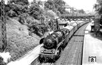 Mit einem Schnellzug fährt die Erfurter 22 045 durch Leipzig-Möckern. (26.05.1964) <i>Foto: Gerhard Illner</i>