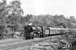 Die in Görlitz stationierte 22 072 mit einem Personenzug bei Dresden-Klotzsche auf dem Weg in die Heimat. (22.06.1966) <i>Foto: Will A. Reed</i>