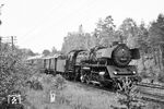 22 057 vom Bw Görlitz unterwegs mit einer Doppelstock-Garnitur auf dem Weg nach Dresden. (22.06.1966) <i>Foto: Will A. Reed</i>