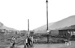 Das letzte Bild der Reste des alten Hauptbahnhofs von der Römerstraße aus im Dezember 1955. Das Abfahren des Bauschutts erfolgte damals noch per Bahn, daher blieben einige Gleise auch bis zum Schluss liegen. (12.1955) <i>Foto: Helmut Röth *</i>
