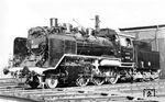 Im Frühjahr 1945 gelangte 24 021 mit einem Räumungszug von der RBD Danzig zur RBD Stettin. Das Bw Eberswalde übernahm die Lok im Juli 1945 in den Lokbestand. Ab Mai 1957 war sie bis zur Ausmusterung im Juli 1968 beim Bw Jerichow beheimatet. Nach einer HU im Raw Leipzig präsentiert sich die Lok dem Leipziger Fotografen vor der Heimreise im Bw Engelsdorf (Bz Leipzig).  (06.10.1964) <i>Foto: Gerhard Illner</i>