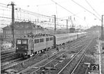 DR 211 028 (Bw Leipzig Hbf West) fährt aus Dresden-Neustadt auf dem Weg zum Hauptbahnhof. (17.08.1971) <i>Foto: Joachim Claus</i>