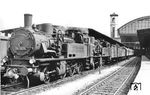 74 1074 (Bw Gesundbrunnen) mit einer unbekannten Schwesterlok in Berlin Stettiner Bahnhof. Leider ist das Bild infolge falscher Kamerahaltung unvollständig.  (1935) <i>Foto: Herbert Treichel</i>