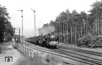17 1191 und vermeintlich 17 255 (beide vom Bw Hannover) durcheilen mit dem D 14 nach Köln den Überholungsbahnhof Uchtspringe zwischen Stendal und Gardelegen. Die von Carl Bellingrodt genannte Zuglok 17 205 wurde aber schon 1933 ausgemustert. (14.06.1936) <i>Foto: DLA Darmstadt (Bellingrodt)</i>