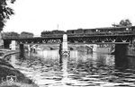 Eine preußische S 10¹ überquert mit einem Schnellzug die Spree nahe des Haltepunkts Bellevue und wird in Kürze in Berlin Zoologischer Garten eintreffen. (1932) <i>Foto: RVM</i>