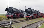 Beim "Herbstfest 2017" im Traditionsbahnbetriebswerk Staßfurt trafen diesmal 41 1185 des DB Museums Nürnberg (Leihgabe an die Traditionsgemeinschaft Bw Halle) und 41 1231 der Eisenbahnfreunde Traditionsbahnbetriebswerk Staßfurt aufeinander. (24.09.2017) <i>Foto: Andreas Höfig</i>