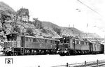 Die zunächst im mitteldeutschen Netz beim Bw Leipzig Hbf West eingesetzten Loks E 17 107 und E 17 108 wurden im April 1933 an die Bw Ulm und Stuttgart-Rosenstein abgegeben. Die Begegnung beider Lokomotiven konnte der RVM-Pressefotograf im Bahnhof Geislingen an der Steige dokumentieren. Die bahnamtliche Bezeichnung des Bahnhofs einschließlich seiner Dienststellen wurde übrigens ab 6. Oktober 1935 in "Geislingen (Steige)" geändert.  (1934) <i>Foto: RVM (Steiner)</i>