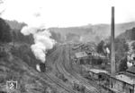 86 1758 fährt an den damals noch umfangreichen Gleisanlagen des Bahnhofs Annaberg-Buchholz Süd vorbei. (01.09.1976) <i>Foto: Joachim Schmidt</i>