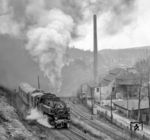 86 1361 verlässt mit einem Pz nach Aue den Bahnhof Annaberg-Buchholz. (22.04.1976) <i>Foto: Joachim Schmidt</i>
