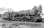 Nach dem Zweiten Weltkrieg verblieb ein Exemplar der französischen Dampflokomotive Klasse 241 A bei der Deutschen Reichsbahn der DDR. Sie diente als Versuchslok im Rahmen der Entwicklung der Kohlenstaubfeuerung und wurde 1952 aus dem Schadpark der RBD Greifswald entnommen und im RAW Zwickau umgebaut. Die Lok war ab Dezember 1953 beim Bw Dresden-Altstadt beheimatet und im Schnellzugdienst Dresden – Berlin eingesetzt. 1957 wurde die Lok nach nur 34.000 km Laufleistung abgestellt.  (1955) <i>Foto: Georg Otte</i>