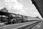 03 2256 (Bw Oebisfelde) fährt mit D 446 (Leipzig - Köln) in Stendal ein. (10.06.1974) <i>Foto: Joachim Claus</i>