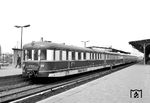 DR 184 001 (ex VT 137 288 der Bauart "Ruhr") mit 182 009 (ex SVT 137 278 der Bauart "Köln") im Bahnhof Berlin-Schöneweide. (01.04.1974) <i>Foto: Joachim Claus</i>