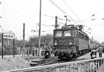 DR 242 021 im Haltepunkt Markkleeberg Mitte. Seit 1969 war die Bahnstrecke Leipzig-Plagwitz – Markkleeberg – Gaschwitz Teil der ersten Leipziger S-Bahn-Linie A. (02.04.1974) <i>Foto: Joachim Claus</i>