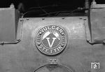 Dieses schöne Fabrikschild der Vulcanwerke Stettin blieb an 64 1212 bis zu ihrer Ausmusterung im Jahr 1975 erhalten. Die Lok selbst war am 5. Oktober 1928 beim Bw Schwerin in Dienst gestellt worden.  (10.06.1974) <i>Foto: Joachim Claus</i>