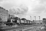 Ausfahrt des Sonderzuges anlässlich der 100-jährigen Jubiläums der Saalebahn in Orlamünde. Zuglok ist die 1902 bei Humboldt in Cöln gebaute "1808 Berlin" (spätere "6146 Berlin", bei der DRG als 89 7403 eingereiht). Über Einsätze bei der Kleinbahn Heudeber-Mattierzoll und Sächsische Provinzbahnen GmbH, Halle/Saale, kam sie 1950 zur Reichsbahn der DDR und wurde dort als 89 6009 eingeordnet. Zur Vergrößerung des Aktionsradius erhielt sie 1953 einen Schlepptender und wurde auf den Strecken des Oderbruchs eingesetzt. Die Lok gehört heute zum Museumsbestand des Vm Dresden. (08.06.1974) <i>Foto: Joachim Claus</i>
