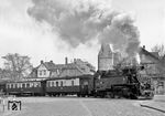 99 7238 vor der klassischen Kulisse des Westerntorturms in Wernigerode. (31.03.1974) <i>Foto: Joachim Claus</i>