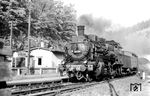 38 287 (Bw Annaberg-Buchholz) erreicht den Haltepunkt Warmbad im Zschopautal. (10.10.1962) <i>Foto: Gerhard Illner</i>