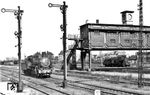 Weit in den Norden war die sächs. XII H2 38 288 geraten. Die seit dem 30. Mai 1968 zum Bw Brandenburg, Est Ketzin, gehörende Lok wurde im Bahnhof Stendal kurz nach dem Abspannen vom P 508 (Wustermark Rbf - Oebisfelde, Stendal an 16.47 Uhr) angetroffen. (07.1968) <i>Foto: Dieter Wünschmann</i>