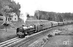 Die Saalfelder 39 001 ist vor E 170 (Leipzig – Gera – Nürnberg – Augsburg – München) im Frankenwald bei Steinbach a Wald unterwegs. (06.1933) <i>Foto: DLA Darmstadt (Bellingrodt)</i>