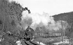 58 1207, die ehemals badische 58 207, mit einem Nahgüterzug nach Johanngeorgenstadt bei Georgenthal. (02.1976) <i>Foto: Burkhard Wollny</i>