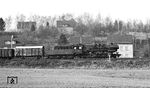 58 3030 (ex 58 1263) mit einem Güterzug bei Glauchau. (02.1976) <i>Foto: Burkhard Wollny</i>