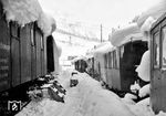 Eingeschneite Bauzugwagen im Bahnhof Garmisch-Partenkirchen. (1938) <i>Foto: RVM</i>