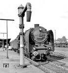 Ankunft des D 110 aus Berlin mit 01 084 vom Bw Berlin-Ostbahnhof im Bahnhof Helmstedt. (04.06.1968) <i>Foto: Gerhard Moll</i>