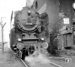 01 118 (Bw Erfurt P) im Bw Bebra. Wer hätte damals schon ahnen können, dass die Lok auch Jahrzehnte später hier noch häufig Gast sein sollte, nachdem sie 1981 auch vor ihrem Rentenalter aus der DDR ausreisen durfte. (1964) <i>Foto: Gerhard Moll</i>