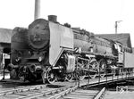 01 119 macht sich für die Rückfahrt nach Erfurt im Bw Bebra bereit. Im Sommer 1964 wurde sie in 01 528 umgebaut. (04.1962) <i>Foto: Gerhard Moll</i>