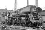 01 505 zu Gast aus Erfurt im Bw Bebra. Die im November 1962 aus 01 121 rekonstruierte Maschine lief bis März 1966 noch als kohlegefeuerte Lok. (26.03.1964) <i>Foto: Gerhard Moll</i>