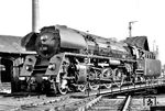 01 528 auf der Drehscheibe im Bw Bebra. (04.04.1968) <i>Foto: Gerhard Moll</i>