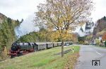 Die ehemalige Lok 262 der Frankfurt-Königsteiner Eisenbahn (FK) ist seit 2015 auf der wegen ihres kurvenreichen Verlaufes auch "Sauschwänzlebahn" genannten Wutachtalbahn zwischen Blumberg und Weizen wieder im Einsatz. Am 8. September 2014 wurde die Wutachtalbahn von der Bundesingenieurkammer als Historisches Wahrzeichen der Ingenieurbaukunst in Deutschland ausgezeichnet. (22.09.2017) <i>Foto: Joachim Schmidt</i>
