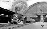 38 2908 (Bw Zittau) fährt mit einem Personenzug aus Dresden Hbf. (05.1969) <i>Foto: Dieter Wünschmann</i>