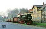 Ortsdurchfahrt des P 14409 nach Nordhausen mit 99 7237 in Niedersachswerfen. (19.05.1985) <i>Foto: Wolfgang Bügel</i>
