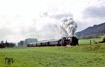 Der dritte Tag der DMV-Sonderfahrten führte von Eisfeld über Veßra und Meiningen nach Bad Salzungen. Dabei übernahm 62 015 die Hauptrolle vor dem Sonderzug P 24534, hier nahe dem Ortsteil Häselrieth, kurz hinter Hildburghausen. (07.09.1985) <i>Foto: Wolfgang Bügel</i>