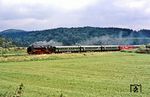 Zurück auf der Werrabahn kommt 62 015 mit P 24536 zwischen Themar und Vachdorf nahe Henfstädt angeräuchert. (07.09.1985) <i>Foto: Wolfgang Bügel</i>