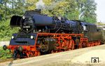 Die am 12.10.1959 als 23 1113 angelieferte Lok wurde nach ihrer Ausmusterung im Dezember 1981 als Traditionslok beim Bw Nossen wieder in Betrieb genommen. Nach Ablauf der Kesselfrist am 17. März 1992 wurde sie abgestellt und steht heute als Leihgabe des DB Museums Nürnberg bei der IG Dampflok Nossen. Das Bild entstand vor einem Sonderzug in Horka unterer Bf, wo sich die Bahnstrecken Berlin – Görlitz und Wegliniec (Kohlfurt/Niederschlesien) – Roßlau (Elbe) kreuzen. (05.10.1985) <i>Foto: Slg. Wolfgang Bügel</i>