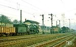 Bevor 41 1182 mit Dg 55445 nach Saalfeld (Saale) starten kann, fährt aus der Gegenrichtung noch 41 1273 mit Ng 66460 in Camburg (Saale) ein. (08.12.1985) <i>Foto: Wolfgang Bügel</i>