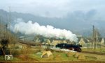 Die Saalfelder 41 1182 beschleunigt den Durchgangsgüterzug Dg 55445 bei Döbritschen im Saaletal nahe Camburg. (08.12.1985) <i>Foto: Joachim Bügel</i>