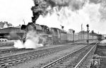 Ausfahrt des D 145 (München - Dresden) mit 22 070 in Hof Hbf. (17.06.1961) <i>Foto: Gerhard Moll</i>
