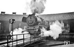 22 041 (ex 39 038) macht sich im Bw Bebra für die Rückfahrt nach Erfurt bereit.  (05.06.1965) <i>Foto: Gerhard Moll</i>