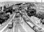 Blick auf das damals neue elektromechanische Ablaufstellwerk 20 im Rangierbahnhof Dresden-Friedrichstadt. (1930) <i>Foto: RVM</i>