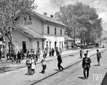 Unterwegsaufenhalt im Bahnhof Pozanti im Taurusgebirge. (04.05.1974) <i>Foto: Dieter Kempf</i>