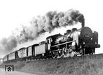 Interessanterweise nutze Hermann Maey die bekannte Bellingrodt-Aufnahme der 17 069 vor E 109 bei Köln-Mülheim als Gastgeschenk anlässlich eines Treffen von Eisenbahnenthusiasten im Jahr 1946 in Wuppertal (vgl. Bild-Nr. 48195), zu denen mit Sicherheit er und Carl Bellingrodt gehörten. Hierzu wurde die Plattenaufnahme auf ein Bildformat von 18x24 cm vergößert und im Vergleich zum Original (vgl. Bild-Nr. 48193) ein Ausschnitt gewählt. (11.08.1935) <i>Foto: DLA Darmstadt (Bellingrodt)</i>