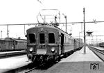 Der aus Halle (Saale) kommende elT 1061 erreicht den preußischen Bahnhofsteil des Leipziger Hauptbahnhofs. Er entstammt einer Serie von sechs Triebwagen, die 1927/28 von der Waggonbaufirma Wegmann für den Nahverkehr zwischen den Großstädten Halle und Leipzig beschafft wurden. Der Triebwagen wurde 1941 in ET 41 01 umgezeichnet und war stets beim Bw Leipzig Hbf West beheimatet. Im April 1946 von der SMA beschlagnahmt, erfolgte im Dezember 1946 der Abtransport als Reparationsgut in die Sowjetunion. Von dort kehrte er nicht mehr zurück.  (1932) <i>Foto: RVM</i>
