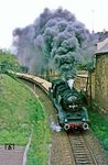 50 3516 wurde als 50 448 (Schichau, Elbing) am 22.08.1940 beim Bw Angermünde in Dienst gestellt und 1958 in die Rekolok umgebaut. Vom 19.09.1967 bis 31.07.1978 besaß sie zudem einen Giesl-Flachejektor. Hier ballert sie mit Gag 56353 durch Colditz. (18.05.1986) <i>Foto: Wolfgang Bügel</i>